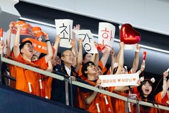 한화 김승연 회장, 약속 지켰다…임직원 746명과 대전 야구장 집결