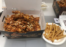 [트렌드 리뷰] 세미 치킨덕후가 먹어본 ‘맘스터치 에드워드 리 치킨’ 맛은…