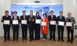 고소영 상 받았다... 강남구, 배우 고소영 등 성실납세자 10명에 표창장 수여