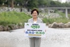 “우리가 바꾸는 내일”…은평구청장, 불광천에서 피켓 들고 투표 참여 독려