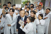 한화 김승연 회장, 올해 첫 현장경영…한화토탈에너지스 대산공장 찾아
