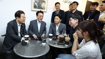 [칼럼] 이 대통령의 거침없는 ‘식구(食口) 정치’ … 그 끝은 한국 정치-언론 대격변?