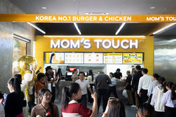 맘스터치, 라오스 MF 1호점 오픈…글로벌 브랜드 확장 이어간다