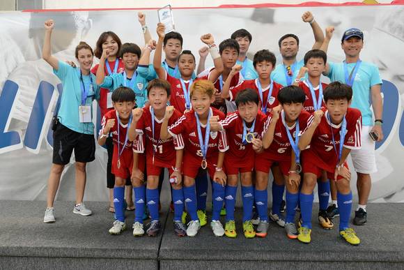 한국 대표 신정초등학교 축구팀이 9월 22~24일 미국 뉴욕에서 열린 ‘다논 네이션스컵 월드 파이널 2017’ 대회에 참가해 32개 팀 중 17위를 차지했다.(사진 = 풀무원다논)